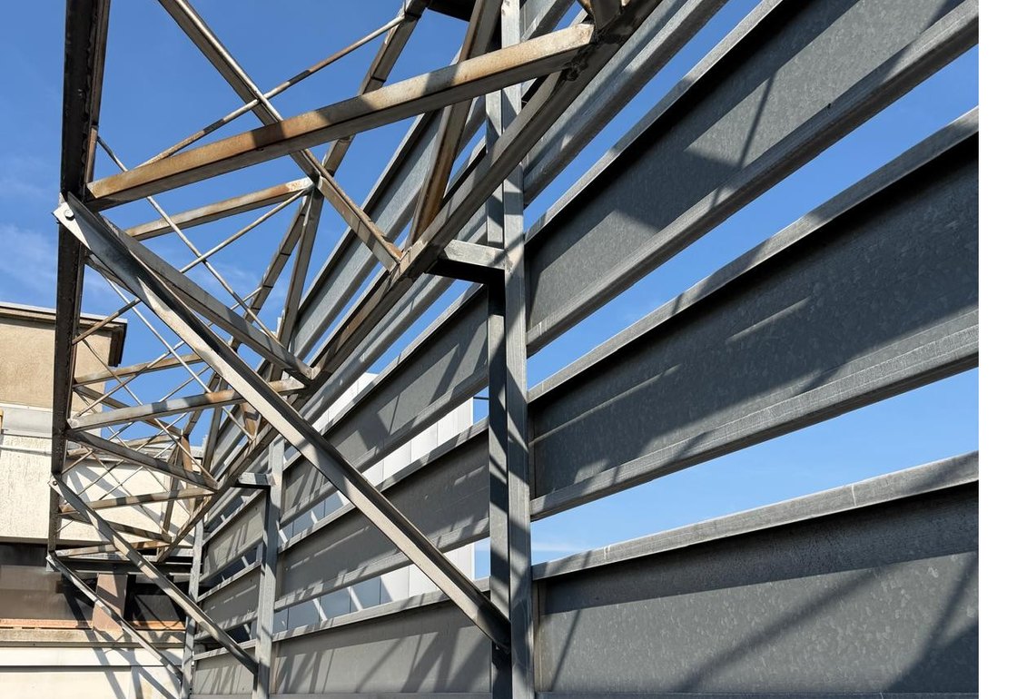 BM Cladding · Façade brise-soleil — ossature support en profilés formés à froid